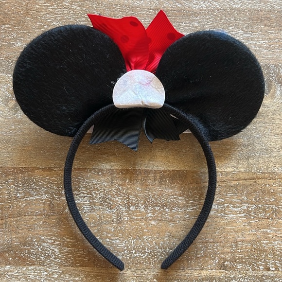 Minnie Mouse Tutu Costume - Picture 3 of 12